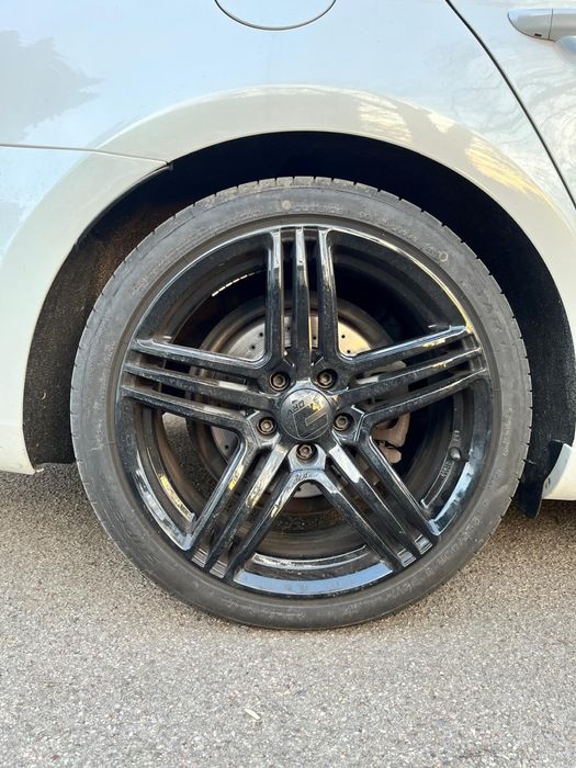 Se vând jante  cu cauciucuri de vara montate