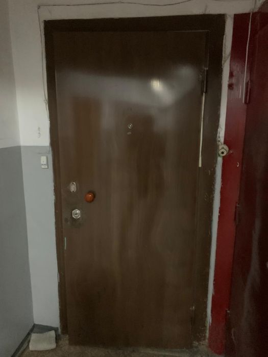 Двери входные железные б/у