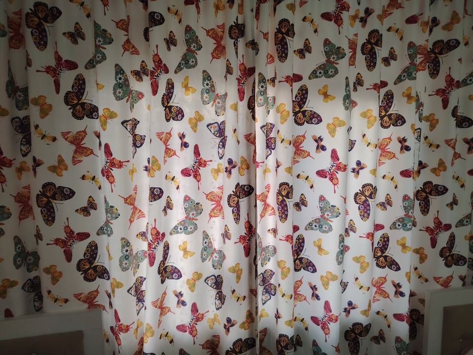 Шторы светлые продам