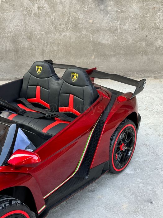 Детская машина Lamborghini Veneno с MP4 экраном и пультом | 3-6 лет