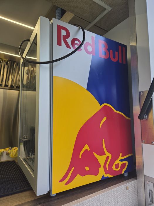 Mini frigider RedBull