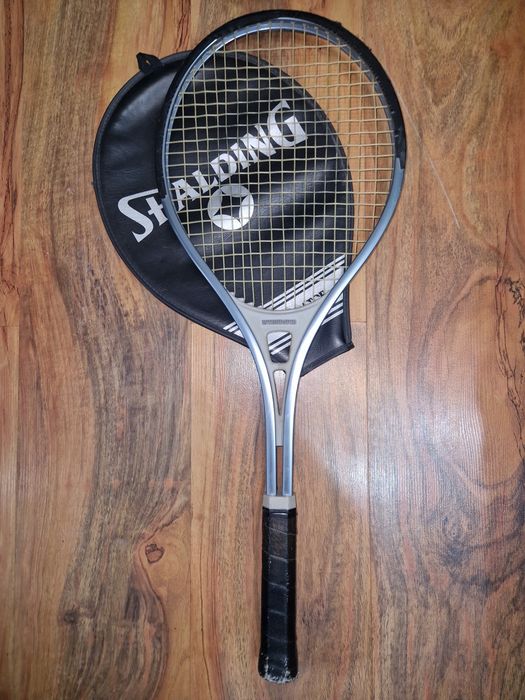 Ракети за тенис на корт