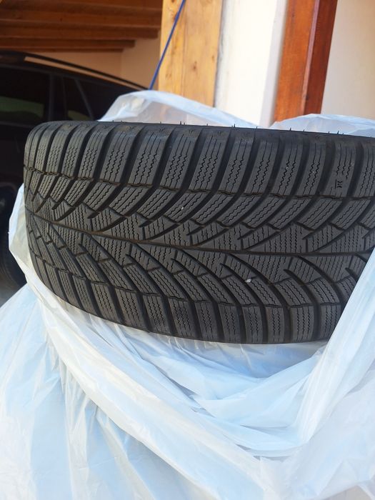 Vând cauciucuri 225/40 R18