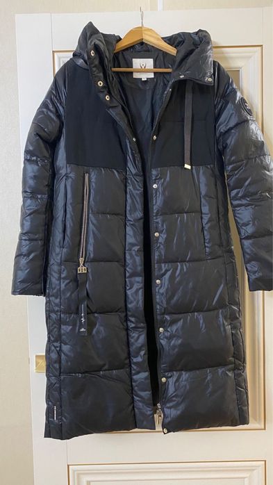 Черный длинный поховик