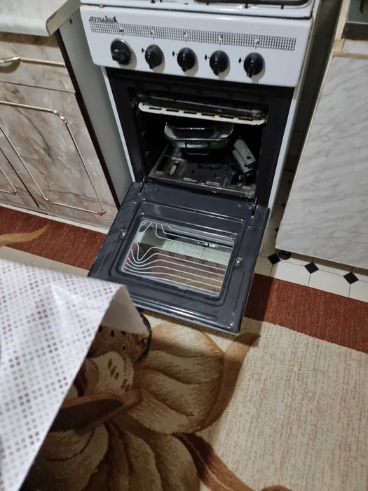 Televizor și aragaz