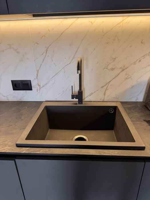 Мивка за вграждане и смесител PYRAMIS