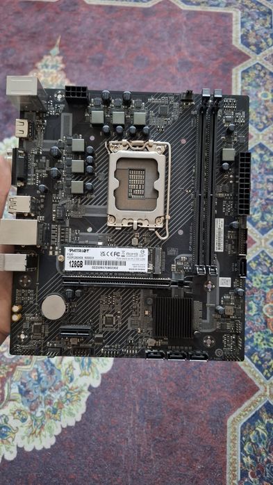 Продам Материнскую плату LGA1700