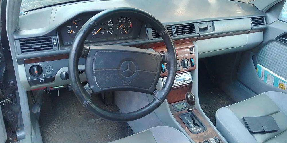 Мерцедес 124 260Е на части