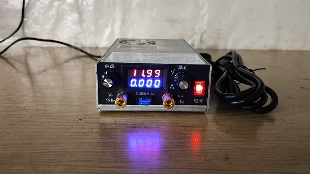 Продавам регулируемо,лабораторно захранване-0-50V,350W