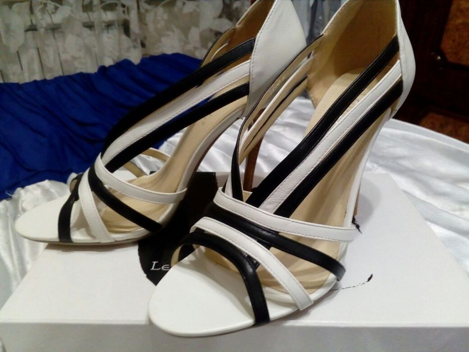 Продам новые босаножки