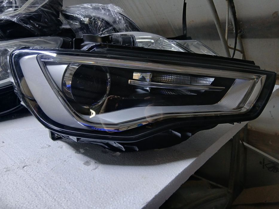 Десен фар audi a3