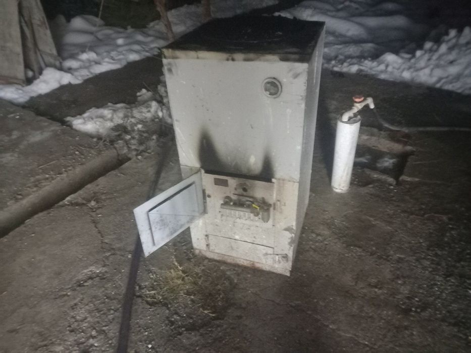 Katyol Jizzaxda uch tepada