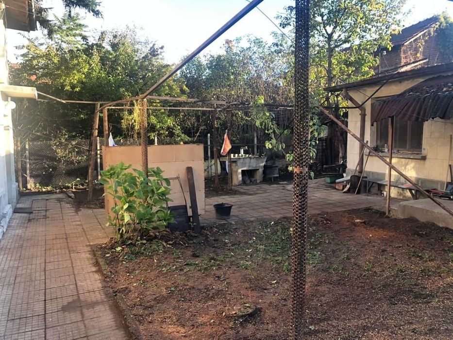 Продава се антим 1 ви 27