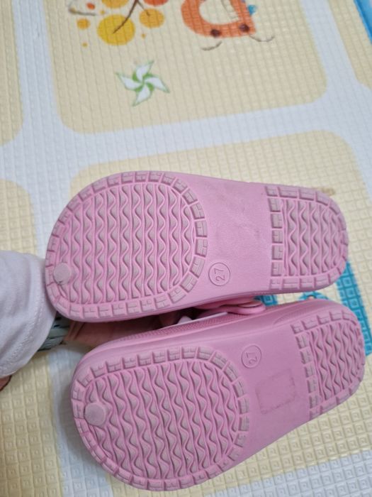 Papucei de interior/crocsi