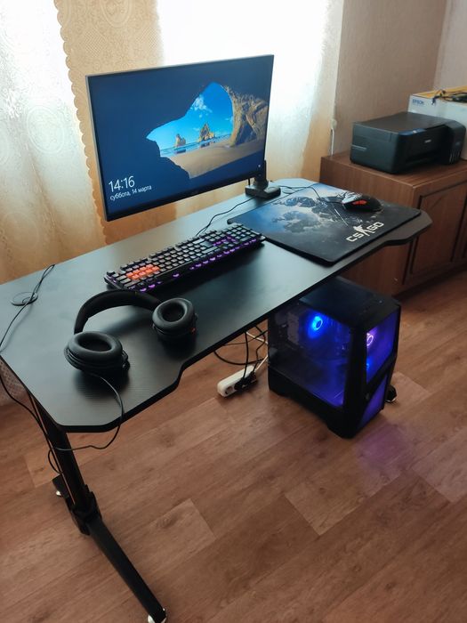 Стол компьютерный