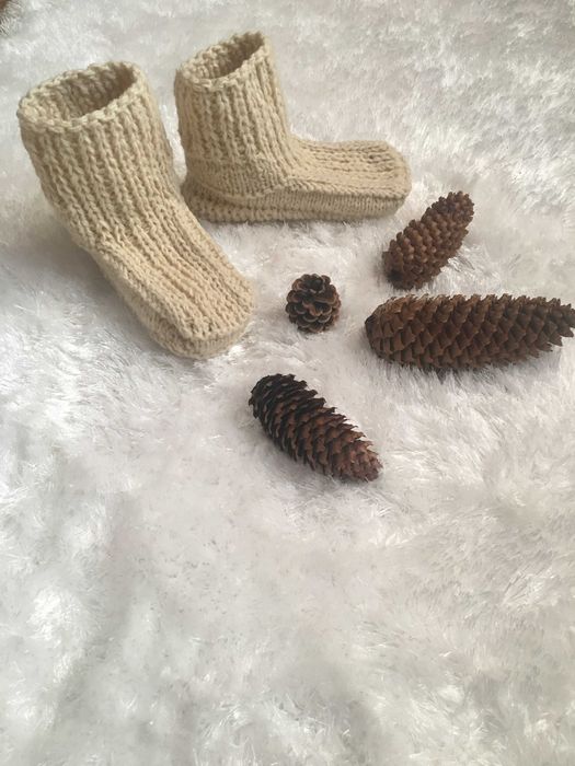 Botosei din lana tricotati manual marimea 36-37