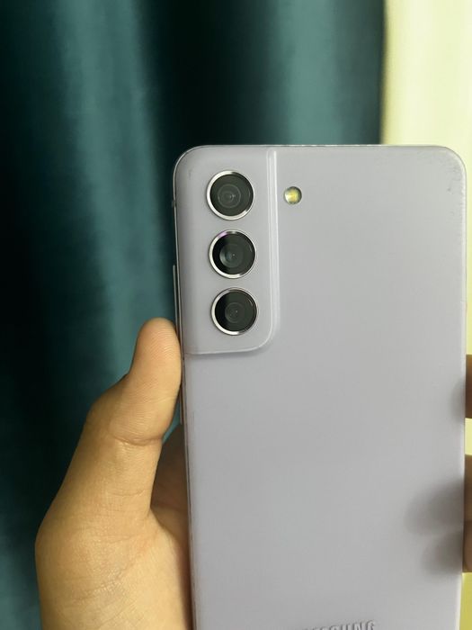 Самсунг s21 FE..