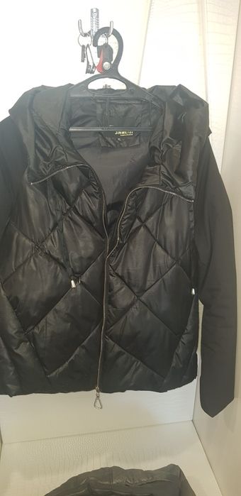 Продаю куртку осень весна