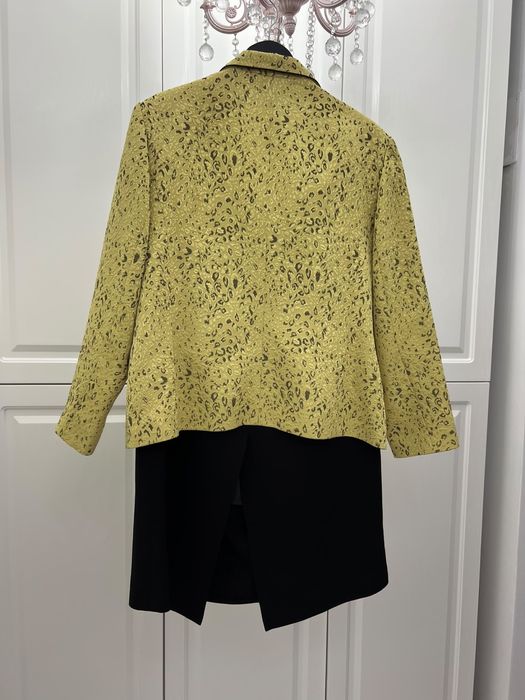 Vand costum pentru femei