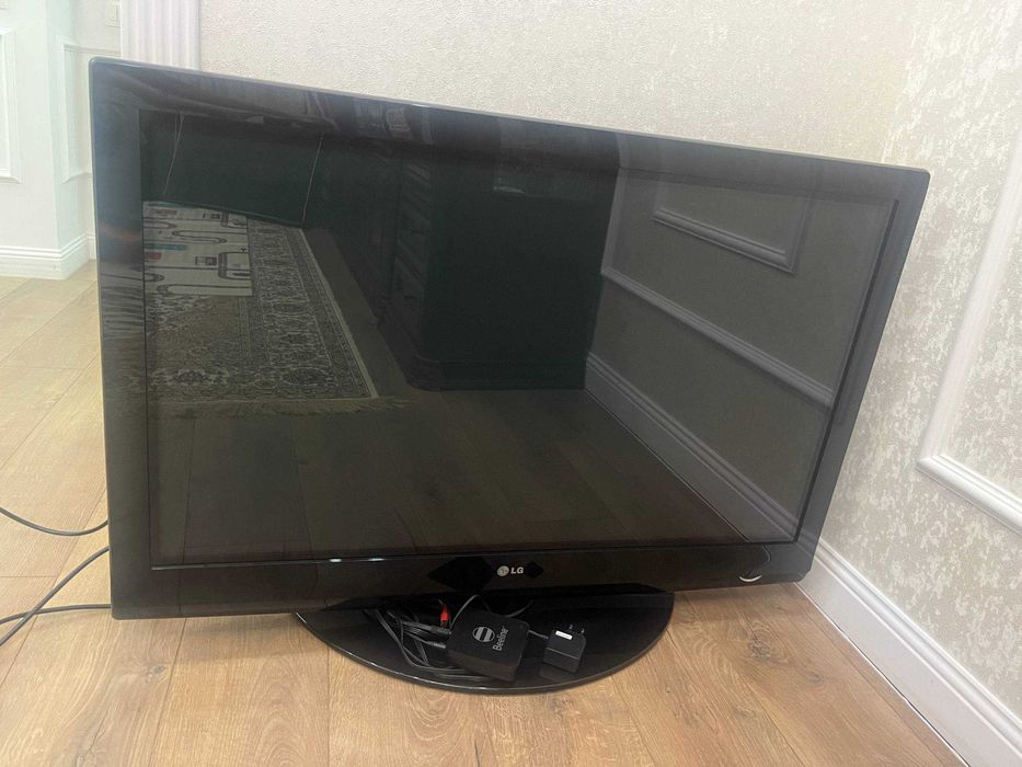 Телевизор LG 42"