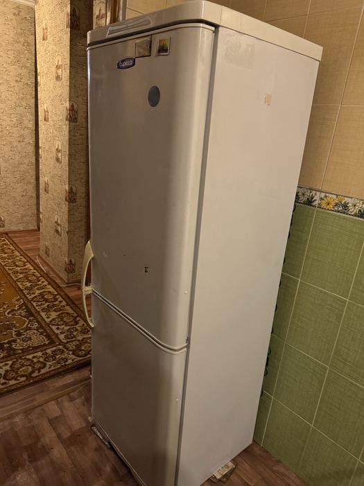 продается холодильник