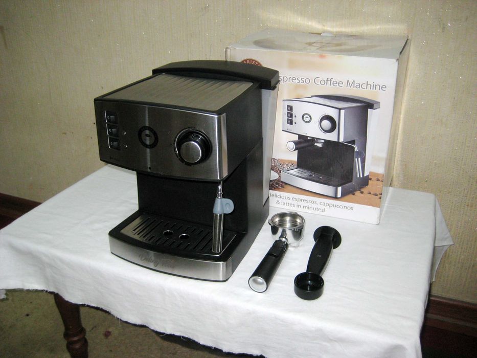 Кофемашина Deling food с капучинатором новым состоянии !