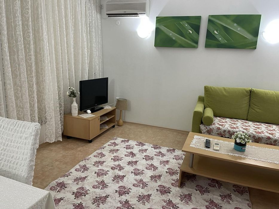 Дава се под наем Двустаен апартамент в к.к. Слънчев бряг - 70 кв.м за 408 € - Снимка #2