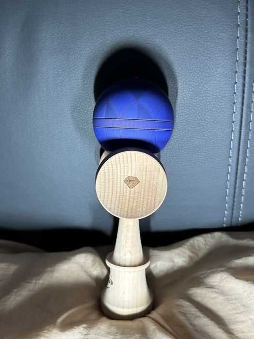 Vand Kendama Sweets Christian Fraser GEM Sapphire  grip Antiskid