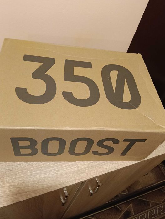 Продавам спортни обувки Adidas Yeezy