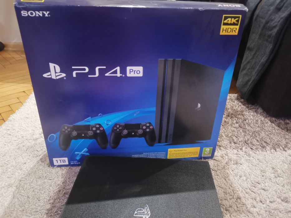 Playstation 4 pro, два джойстика +7 игри