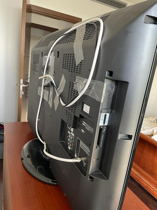 Televizor Panasonic LCD Viera 106 cm