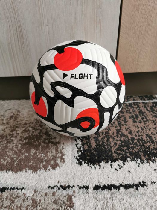 Футболна топка за тренировки и мачове. Чисто нова. Размер 5