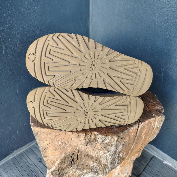 UGG Australia Clasic, cizme damă piele și îmblănite la interior