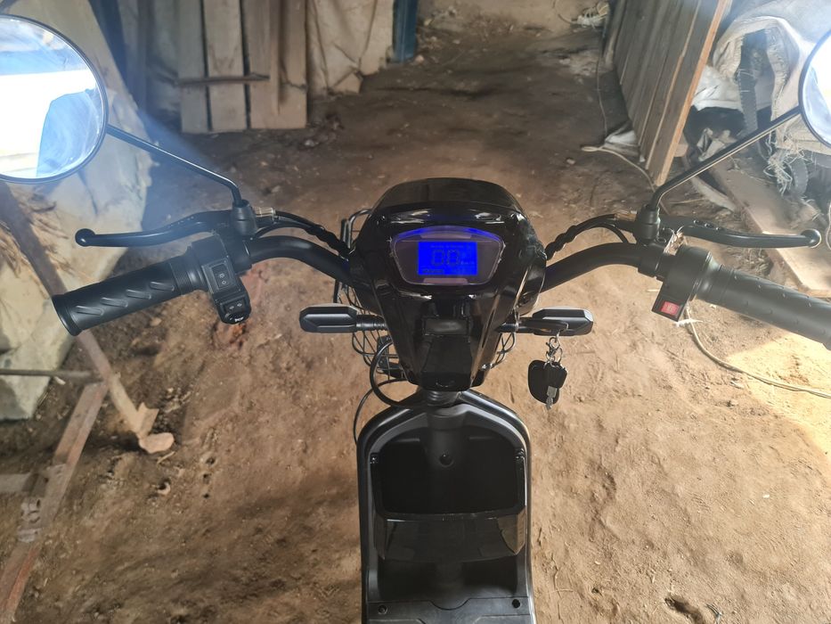 Электроскутер черный