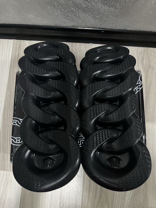 Versace Chain Reaction