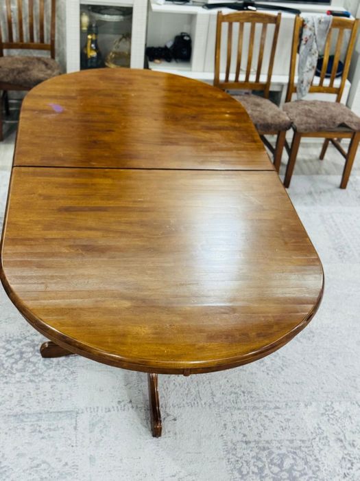 Продаётся большойстол в отличном состоянии.