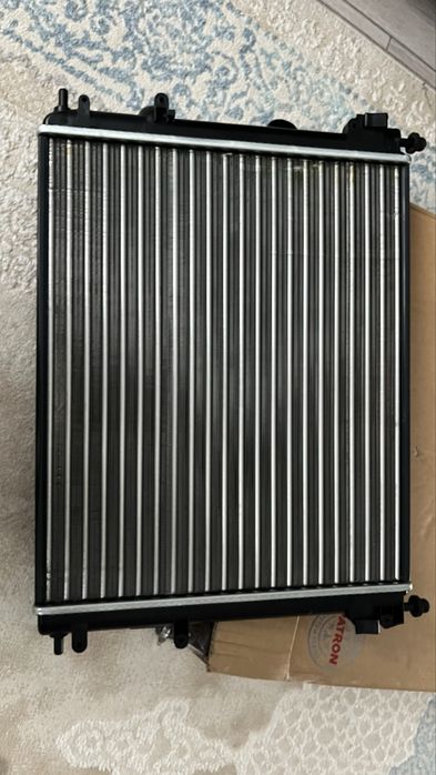 Запчасти радиатор  Renault