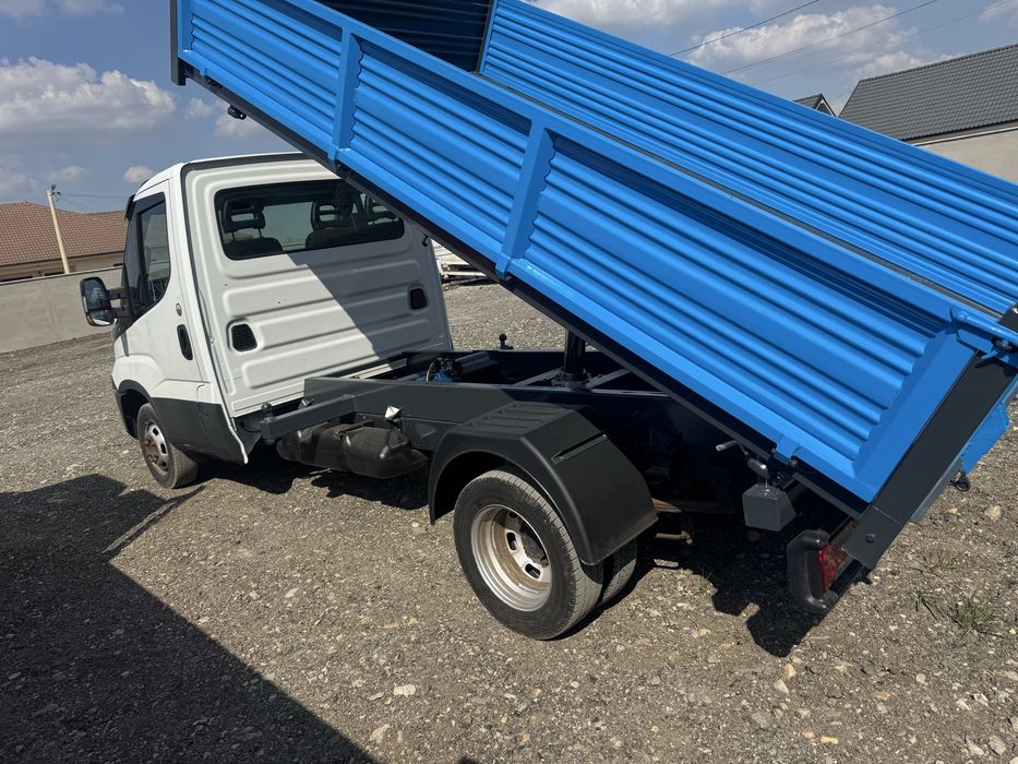 Iveco 30c15 basculabil pe 3 parti