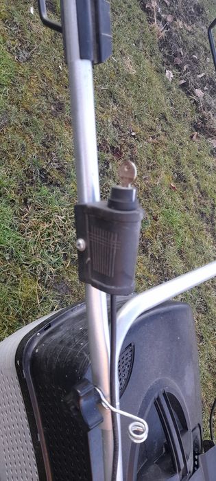 Masina de tuns iarba  cu autopropulsie cu pornire la cheie