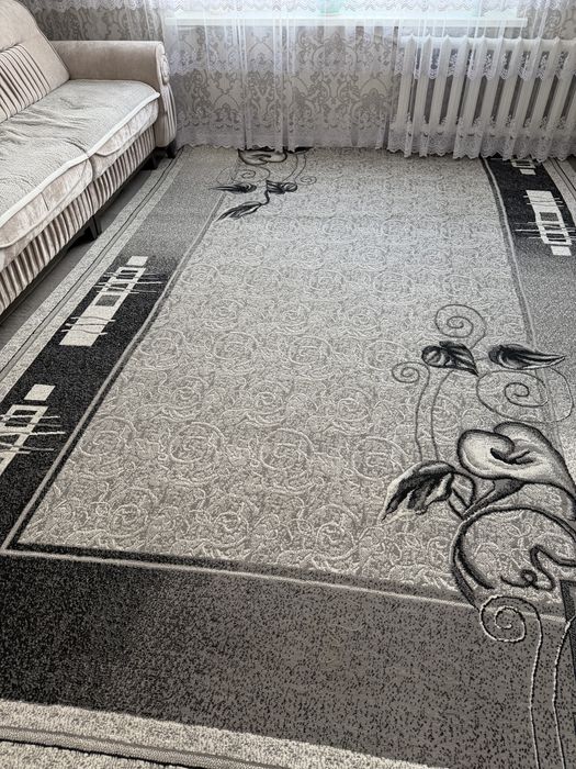 Продам ковёр в идеальном состоянии