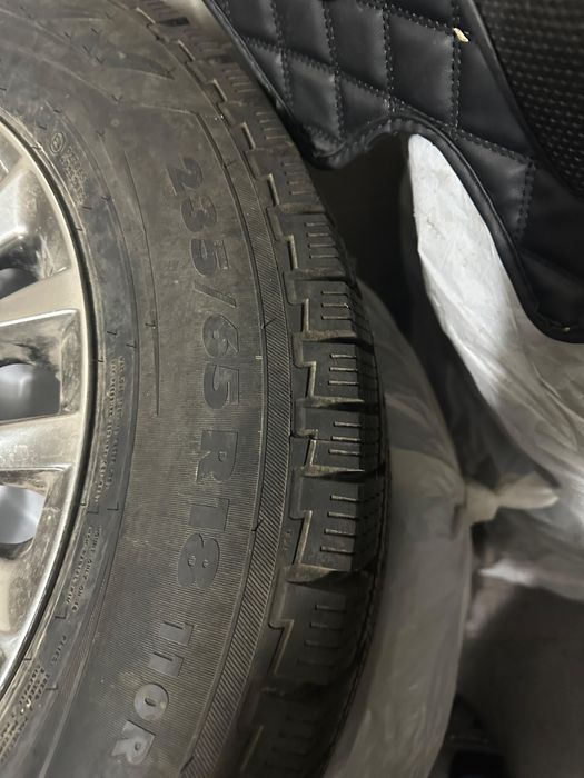 Зимняя резина 235/65/18 с диском