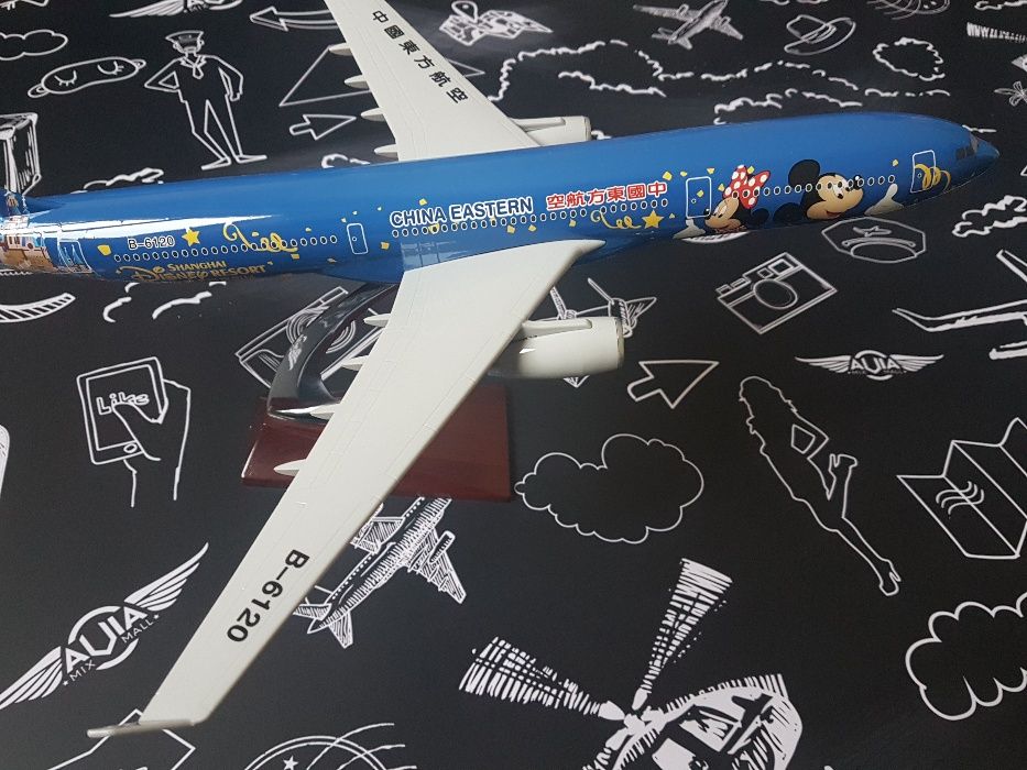 Модель самолета Airbus A330-300 Disney