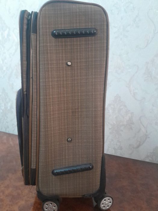 Sayohat uchun chemadon sotiladi