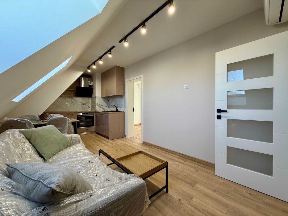 Ексклузивно! Тристаен обзаведен апартамент - НОВА СГРАДА с АКТ 16