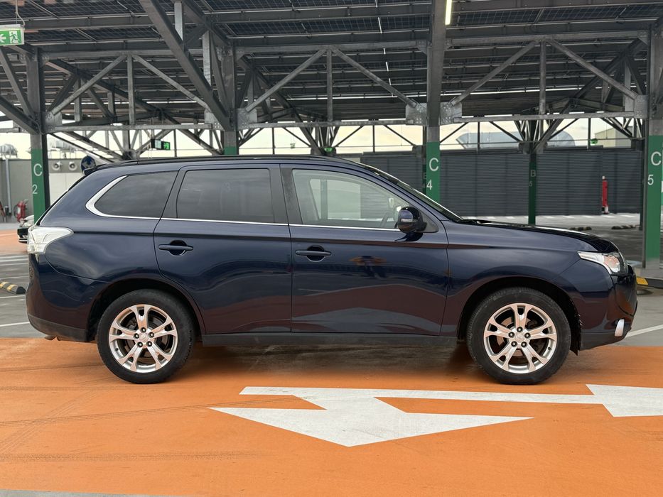 Mitsubishi Outlander 7 locuri/2015/NAVI/DIESEL/GARANTIE 1 AN/RATE