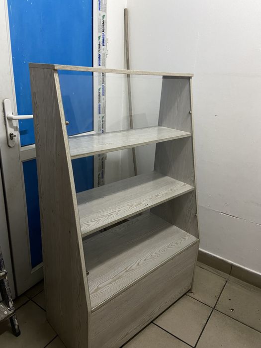 Продам стеллаж маленький срочно