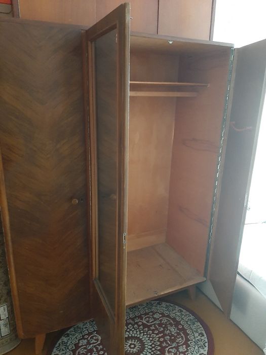 Продам старый шкаф