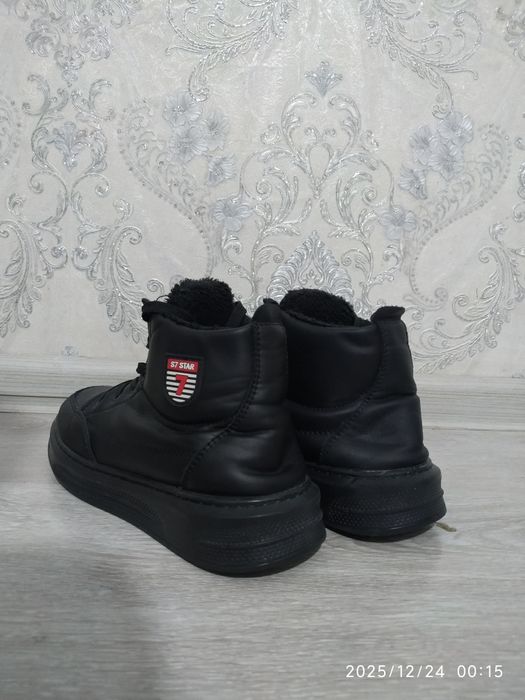 Продам хороший ботинки размер 38