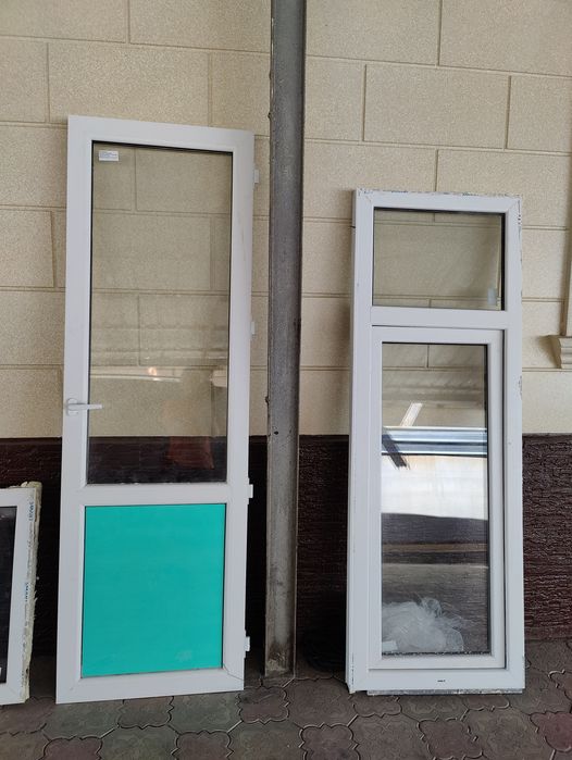 Пластиковая дверь на балкон