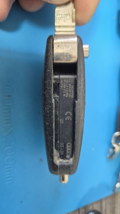 Оригинален ключ audi a3 8p (8p0 837 231 и 8p0 837 220 D) Hella